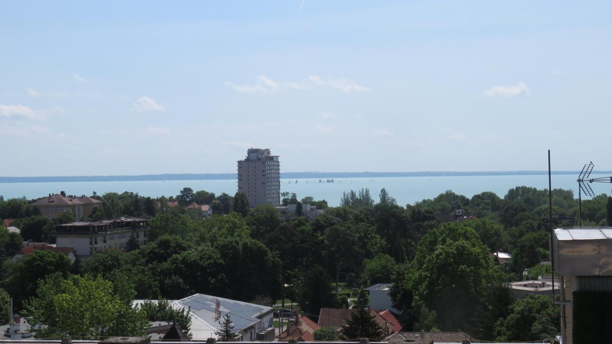 Prima Porta Vendeghaz Hotel Balatonalmádi Exterior foto