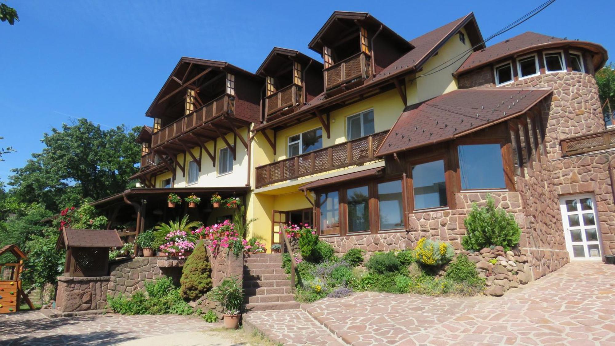 Prima Porta Vendeghaz Hotel Balatonalmádi Exterior foto